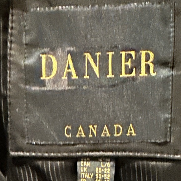 Men’s Danier Classic Black leather coat. soft. Excellent condition. - Picture 4 of 5